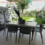アパート Spaces Garden Oasis 3 Bedroom 2 Bath Garden シッチェス