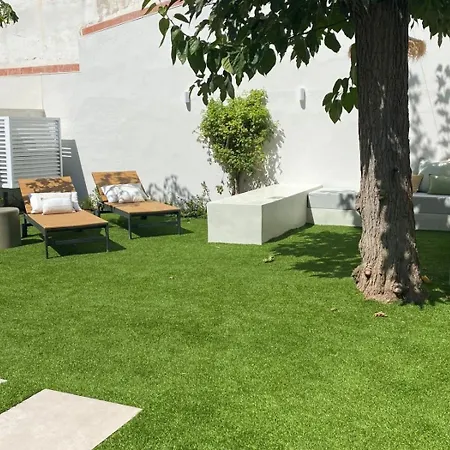 Apartment Spaces Garden Oasis, Near Beach, Renovated *