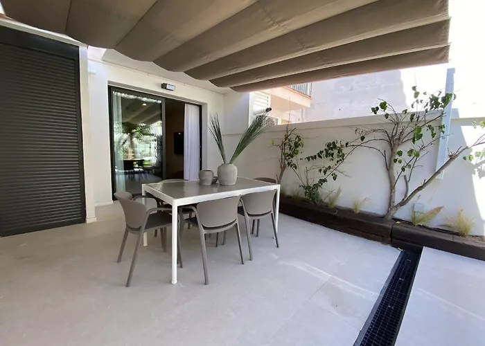 Spaces Garden Oasis 3 Bedroom 2 Bath Garden شقة