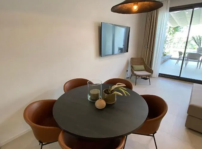 Spaces Garden Oasis 3 Bedroom 2 Bath Garden شقة