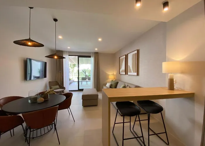 Spaces Garden Oasis 3 Bedroom 2 Bath Garden شقة