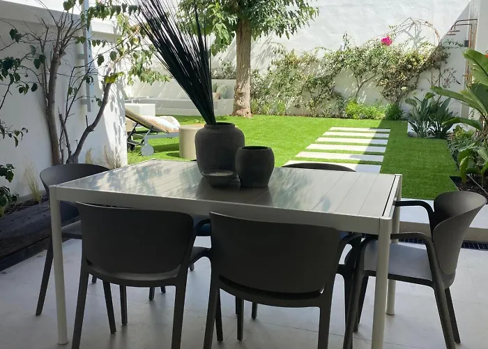 Spaces Garden Oasis 3 Bedroom 2 Bath Garden شقة *