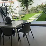 Διαμέρισμα Spaces Garden Oasis 3 Bedroom 2 Bath Garden *